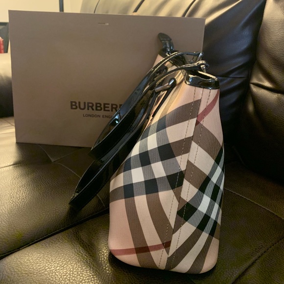 Burberry - Picture 3 of 8